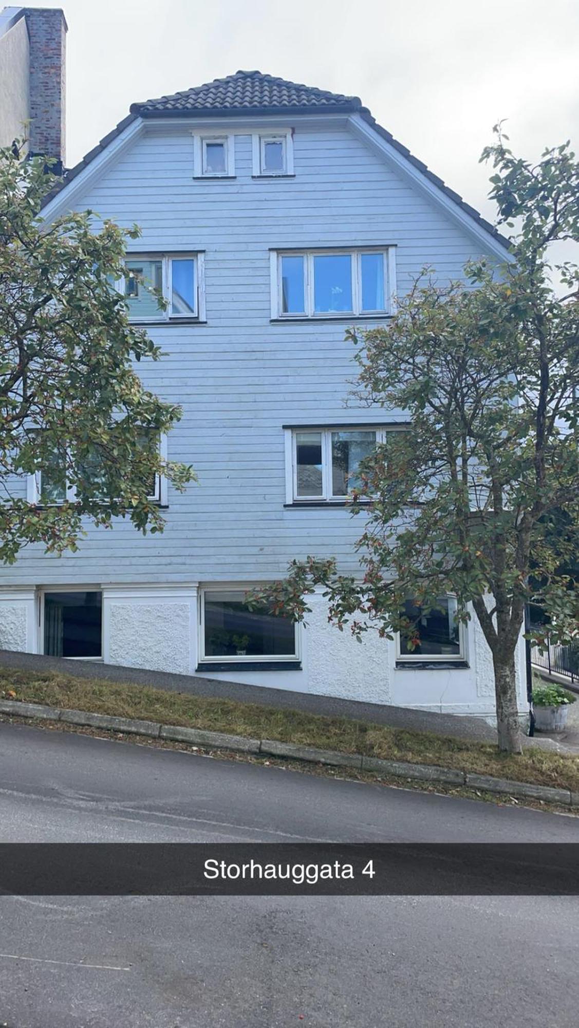 Apartment With Free Parking 350 M From The Center Of *